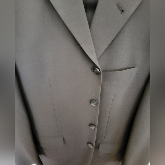 Almost New Men's Suit - 40 - Picture 13 of 14